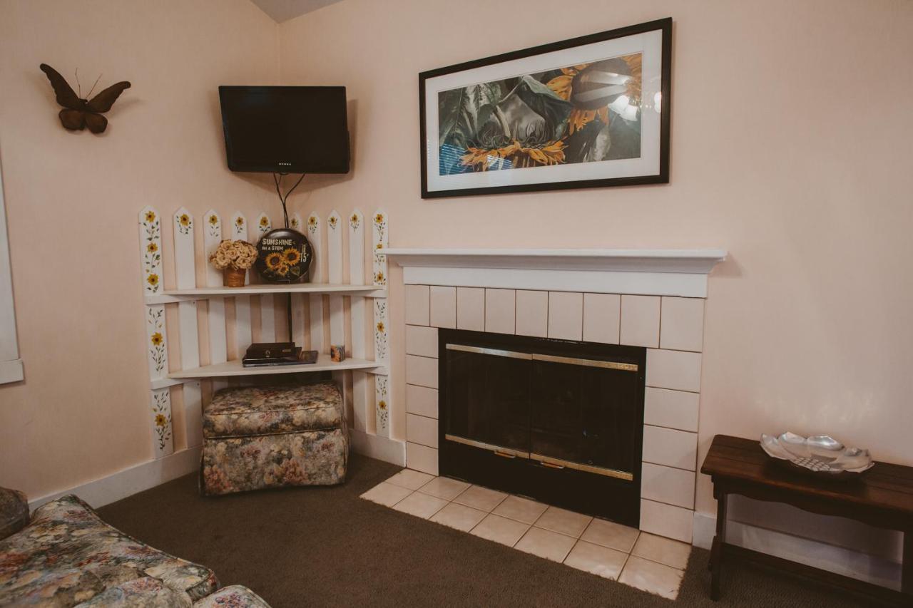 Union Pier Garden Grove Inn Bed And Breakfast מראה חיצוני תמונה