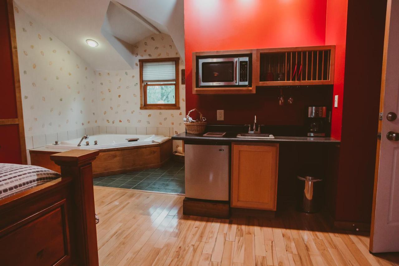Union Pier Garden Grove Inn Bed And Breakfast מראה חיצוני תמונה
