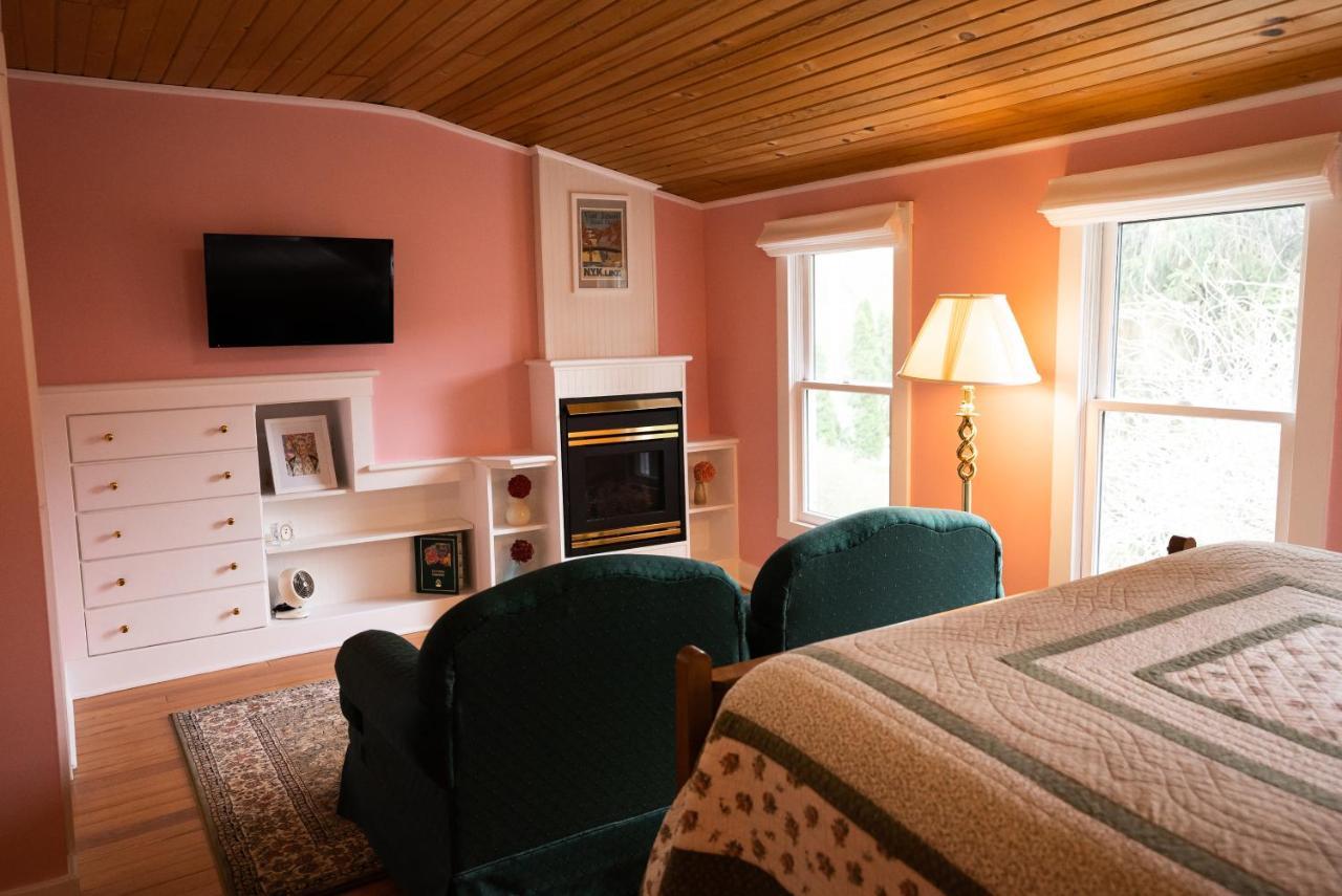 Union Pier Garden Grove Inn Bed And Breakfast מראה חיצוני תמונה