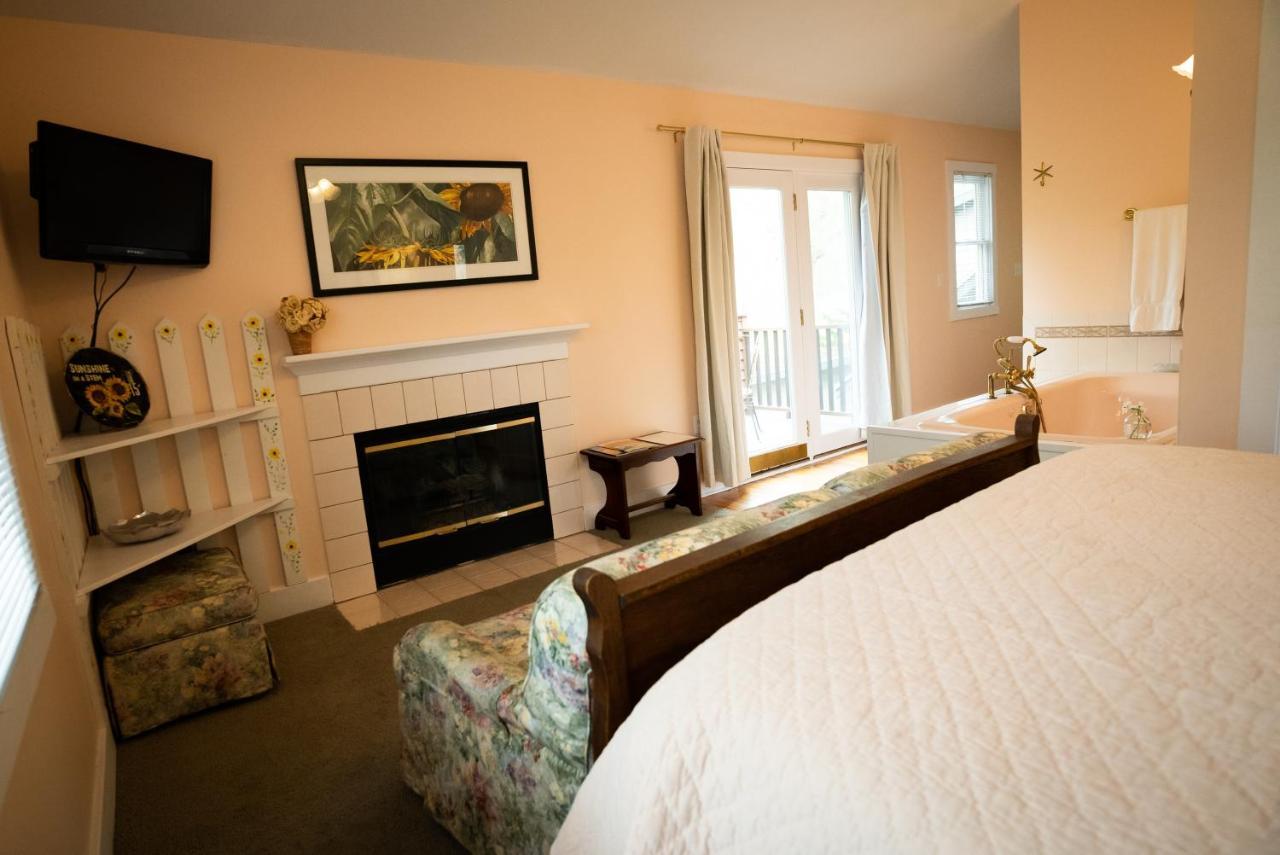 Union Pier Garden Grove Inn Bed And Breakfast מראה חיצוני תמונה