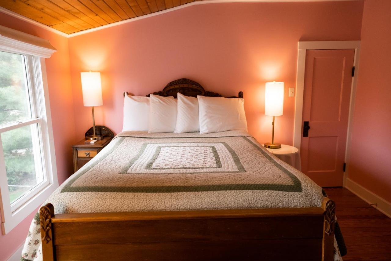 Union Pier Garden Grove Inn Bed And Breakfast מראה חיצוני תמונה