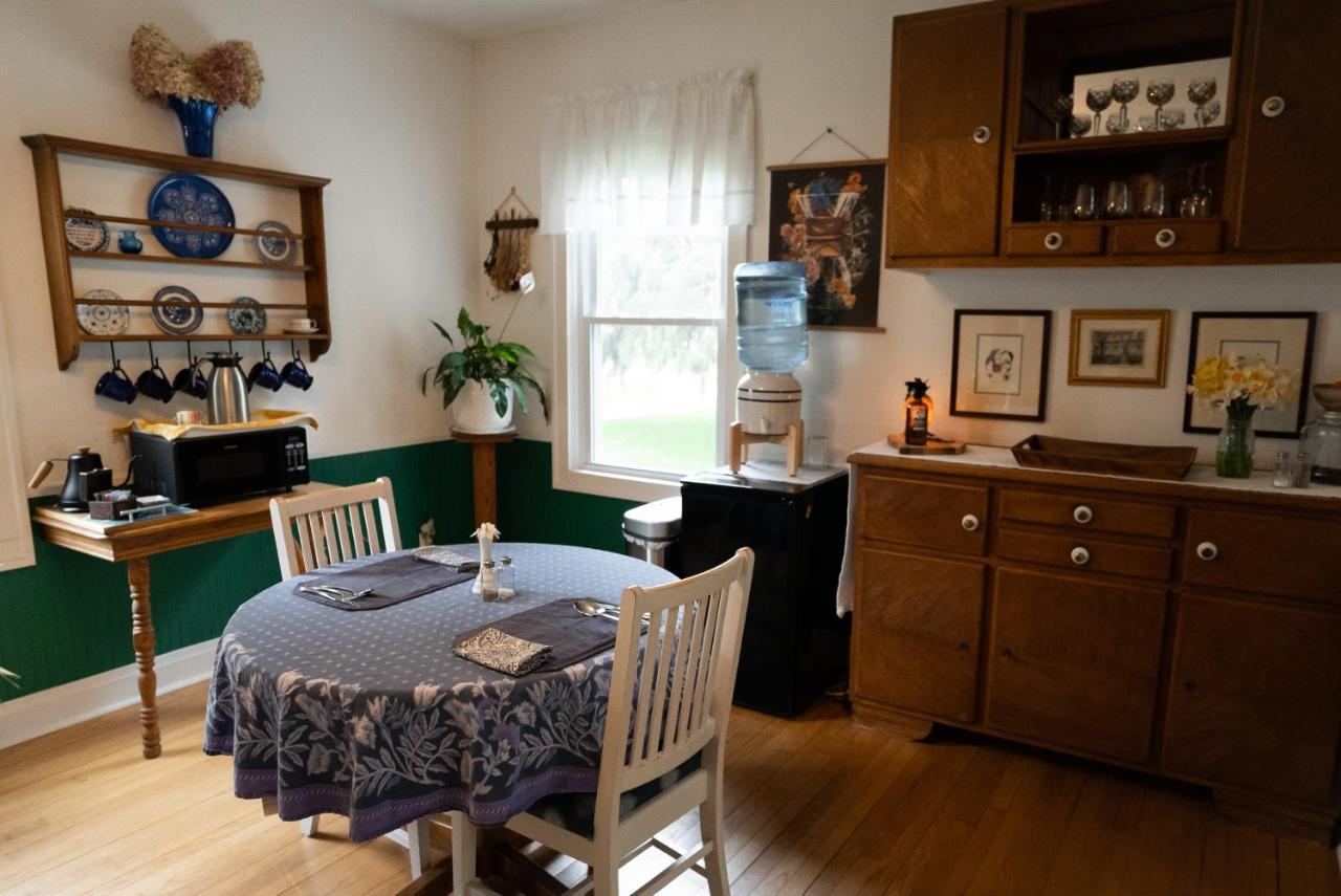 Union Pier Garden Grove Inn Bed And Breakfast מראה חיצוני תמונה