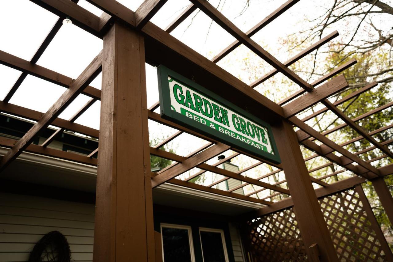 Union Pier Garden Grove Inn Bed And Breakfast מראה חיצוני תמונה